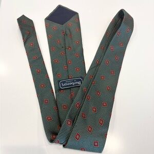 Burberrys of London Vintage Silk Green Red Diamond Geometric Medallion tie